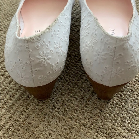 BNIB Rampage “Emanuel” White Eyelet Platform Wedge - Picture 4 of 7